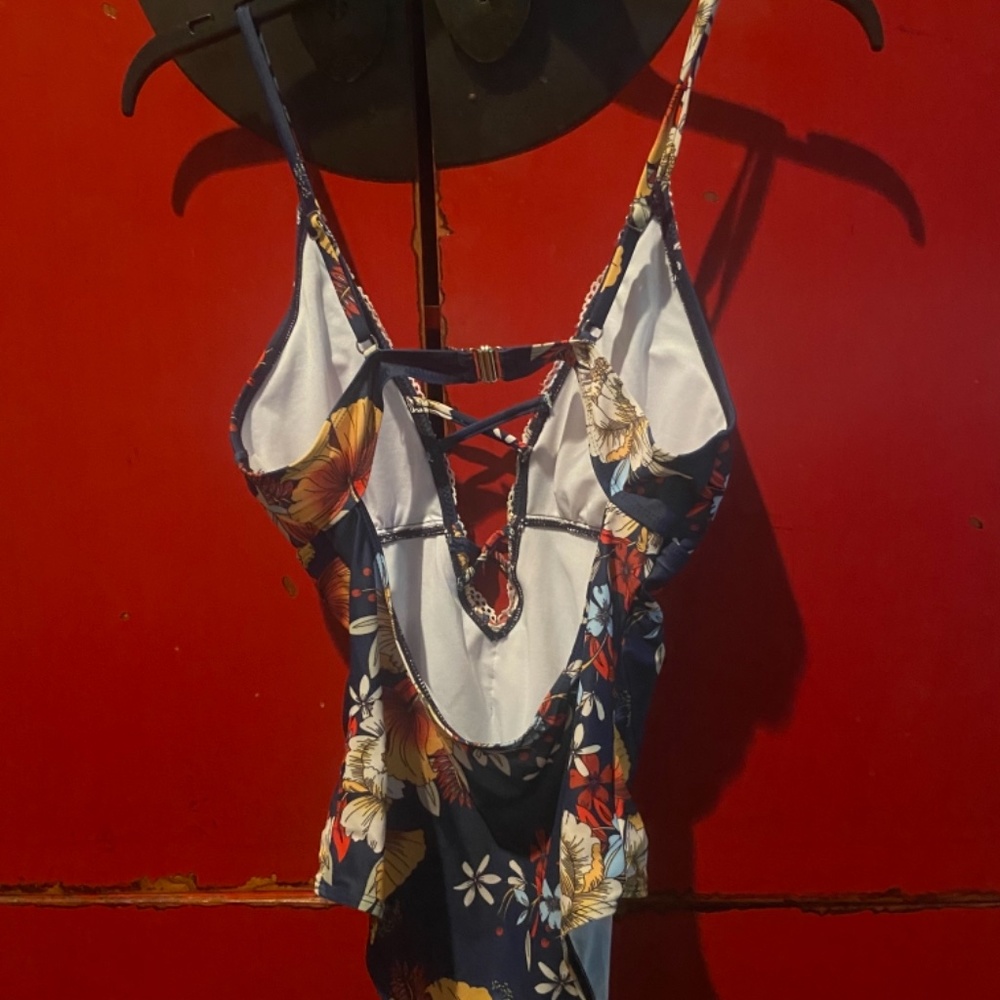 Bathing suit bundle - Picture 6 of 9